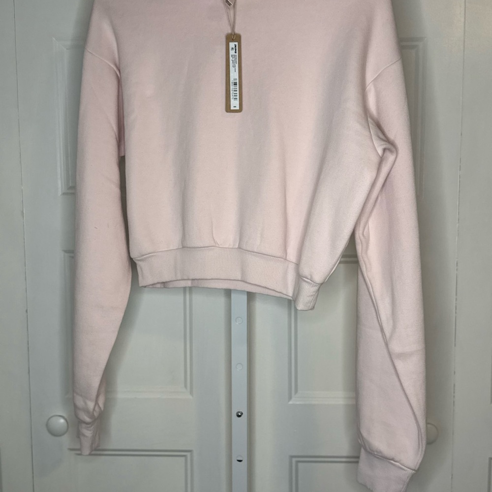 SKIMS Cropped Crewneck Sweatshirt in Pale Pink